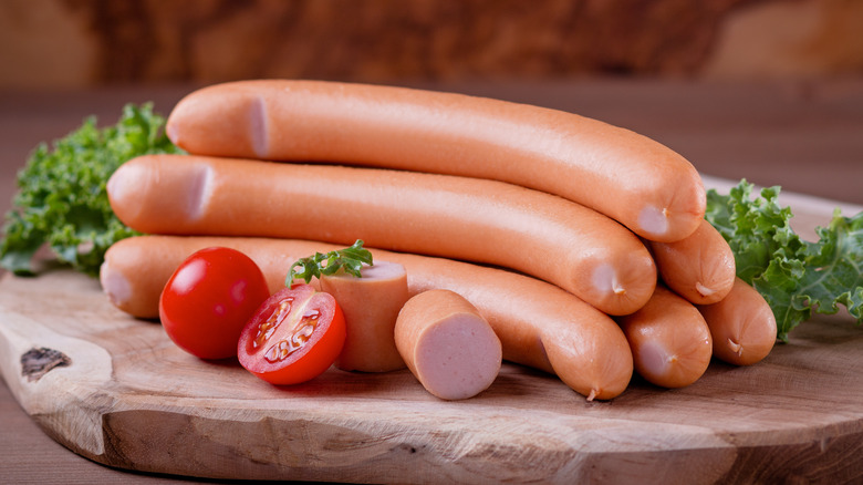 Smoked sausage links in natural sheep casings